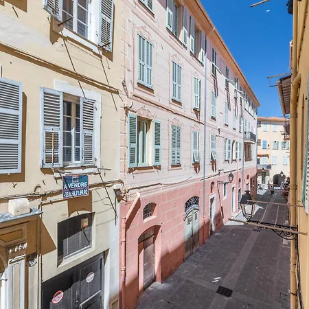 Old Town Apartment *