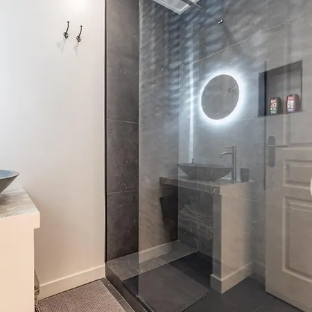 Old Town Apartment *